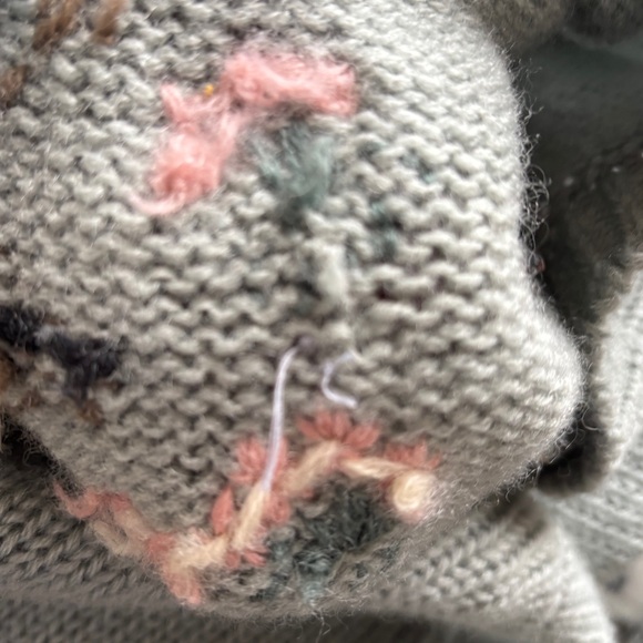 Vintage 80’s Wool Gray/Blue Floral Deer Embroidered Cottagecore Sweater Size L - Picture 6 of 7